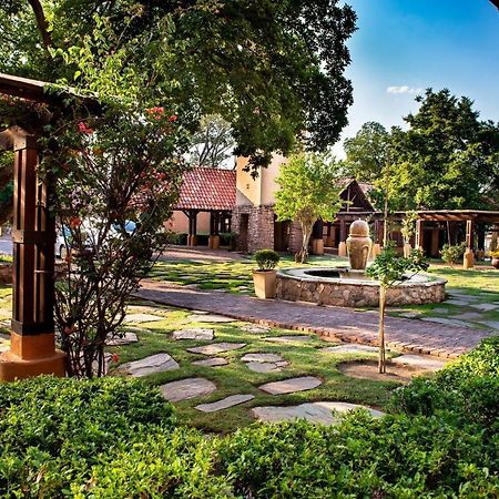 Lombardy Boutique Hotel & Conference Venue Претория Екстериор снимка