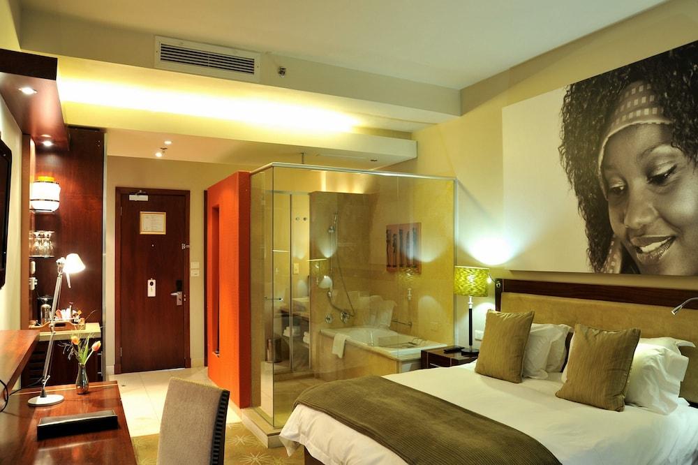Lombardy Boutique Hotel & Conference Venue Претория Екстериор снимка