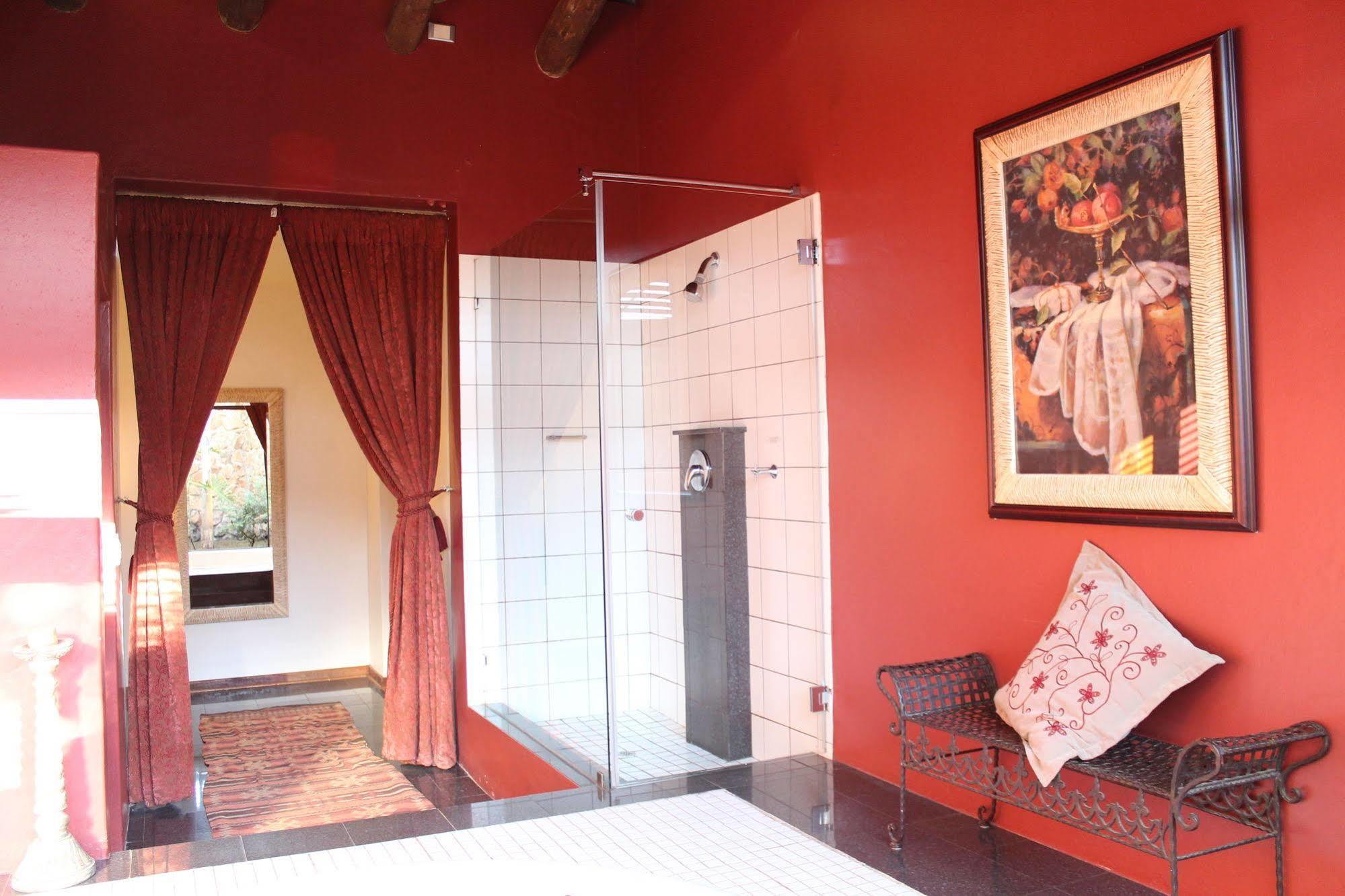 Lombardy Boutique Hotel & Conference Venue Претория Екстериор снимка