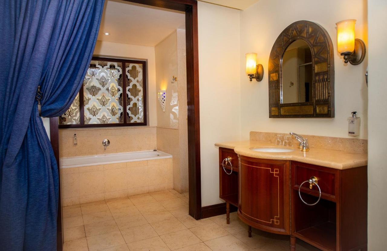 Lombardy Boutique Hotel & Conference Venue Претория Екстериор снимка
