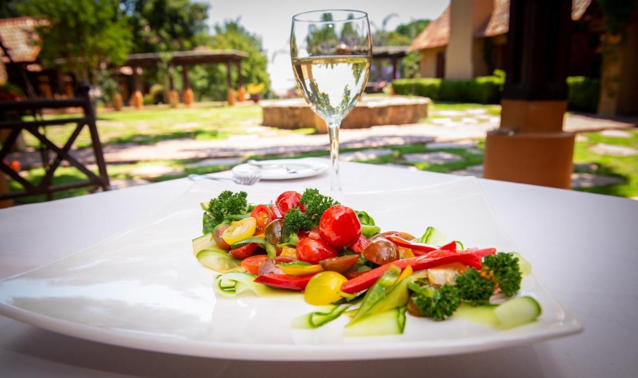 Lombardy Boutique Hotel & Conference Venue Претория Екстериор снимка