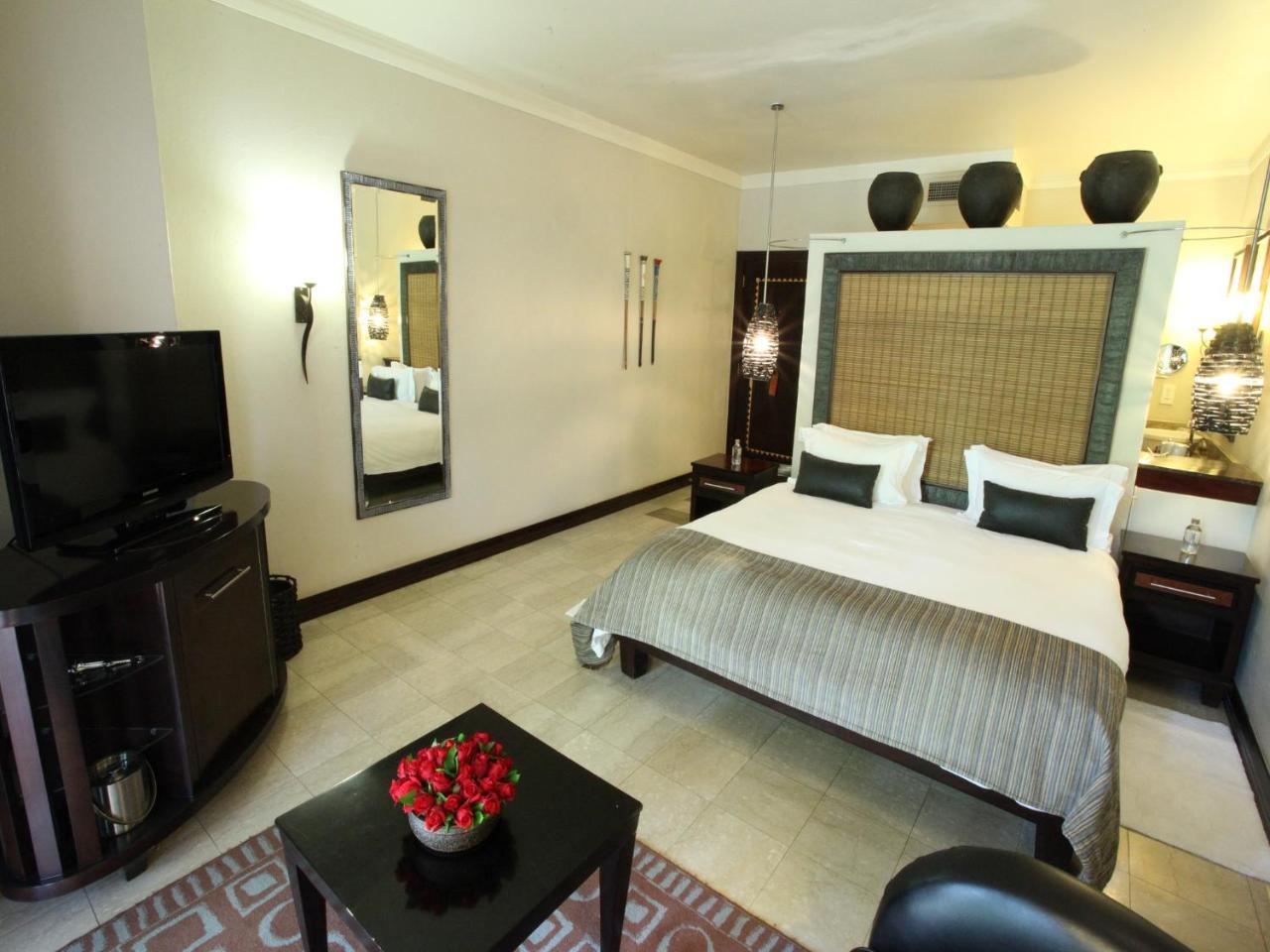 Lombardy Boutique Hotel & Conference Venue Претория Екстериор снимка