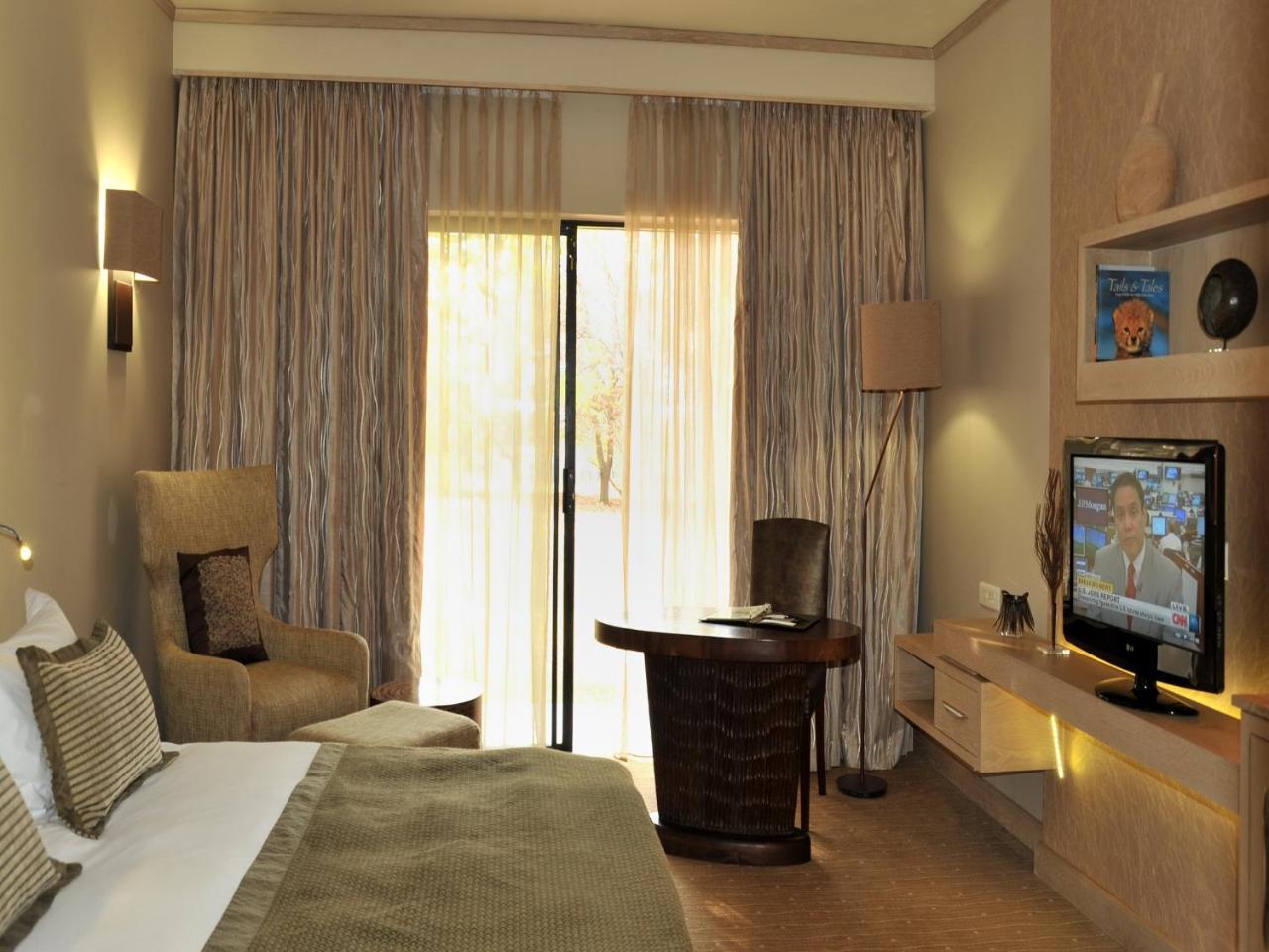 Lombardy Boutique Hotel & Conference Venue Претория Екстериор снимка