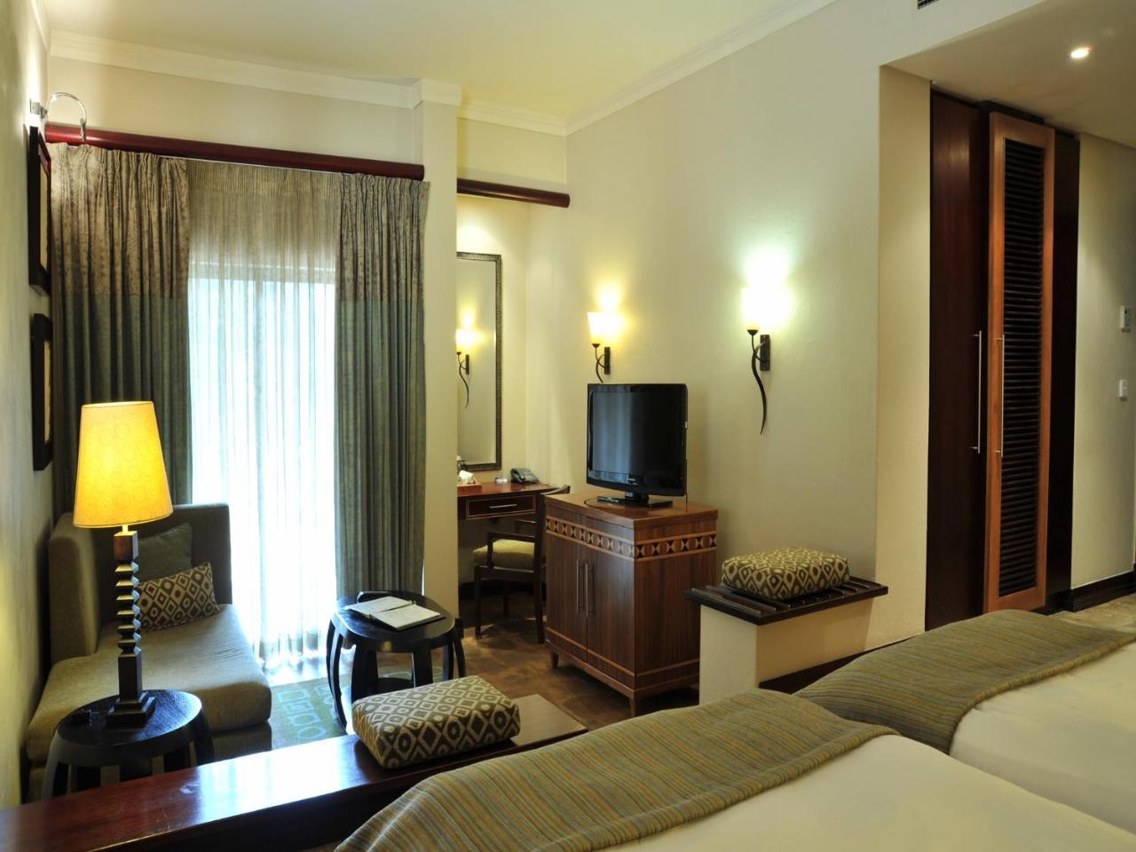 Lombardy Boutique Hotel & Conference Venue Претория Екстериор снимка
