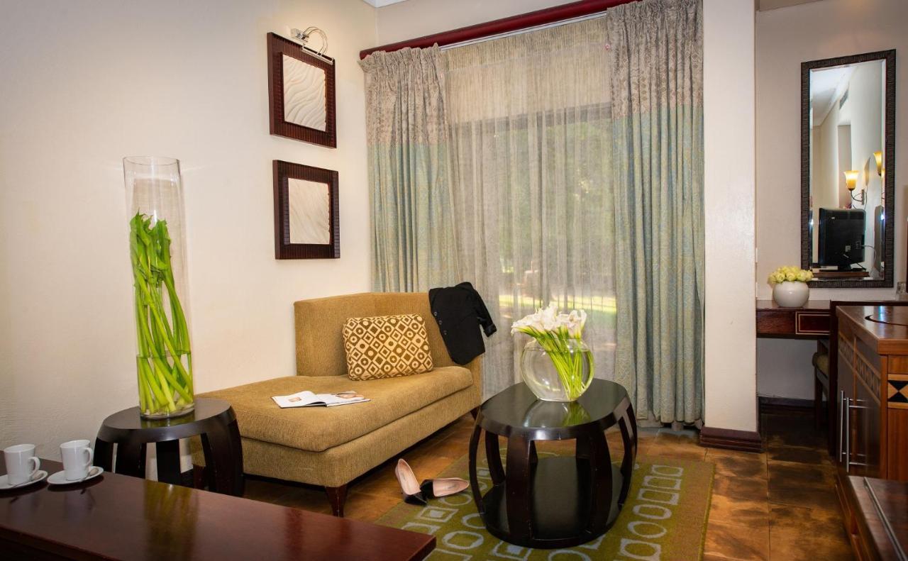Lombardy Boutique Hotel & Conference Venue Претория Екстериор снимка